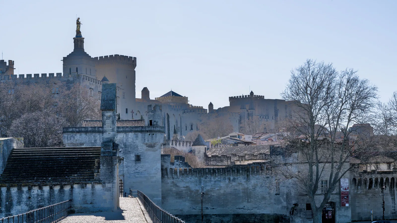 Avignon avec des enfants : palais, pont et pauses dans la vieille ville