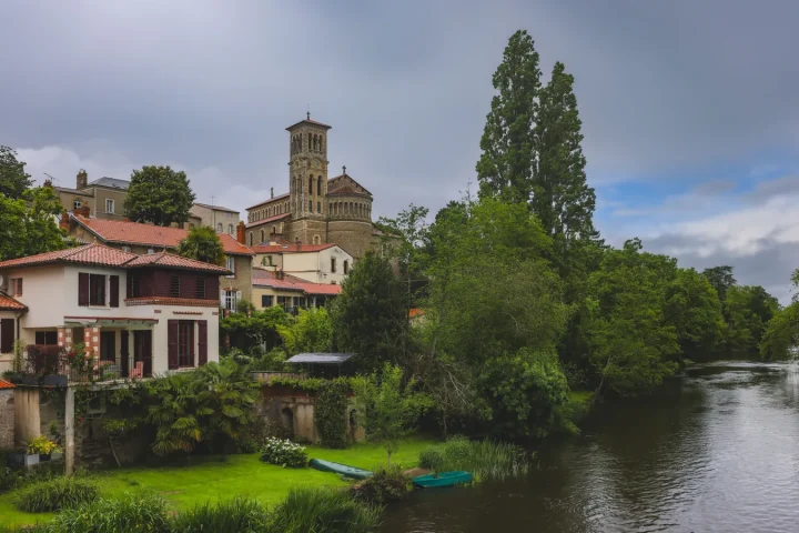 Clermont-Ferrand avec des enfants : ville, volcans et sorties faciles