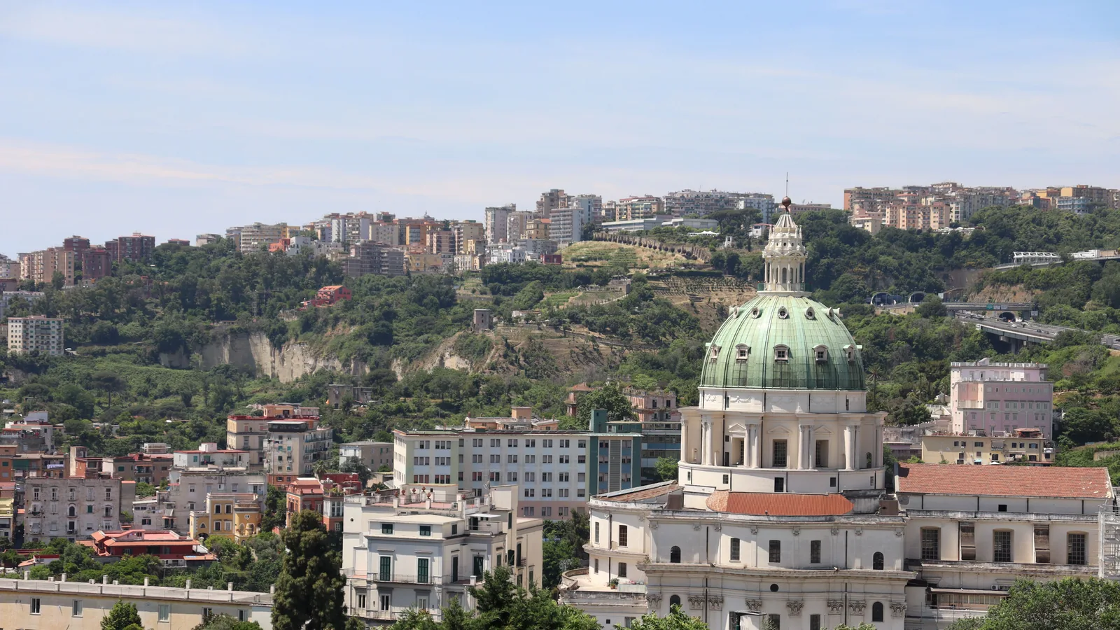 Naples en famille : visiter la ville sans subir le bruit ni les distances