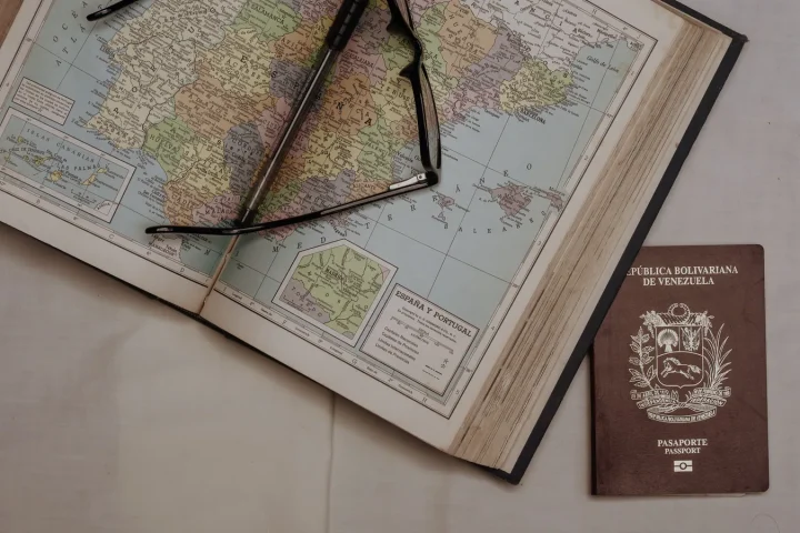 Passeport pour bébé : documents, photo et délais à anticiper