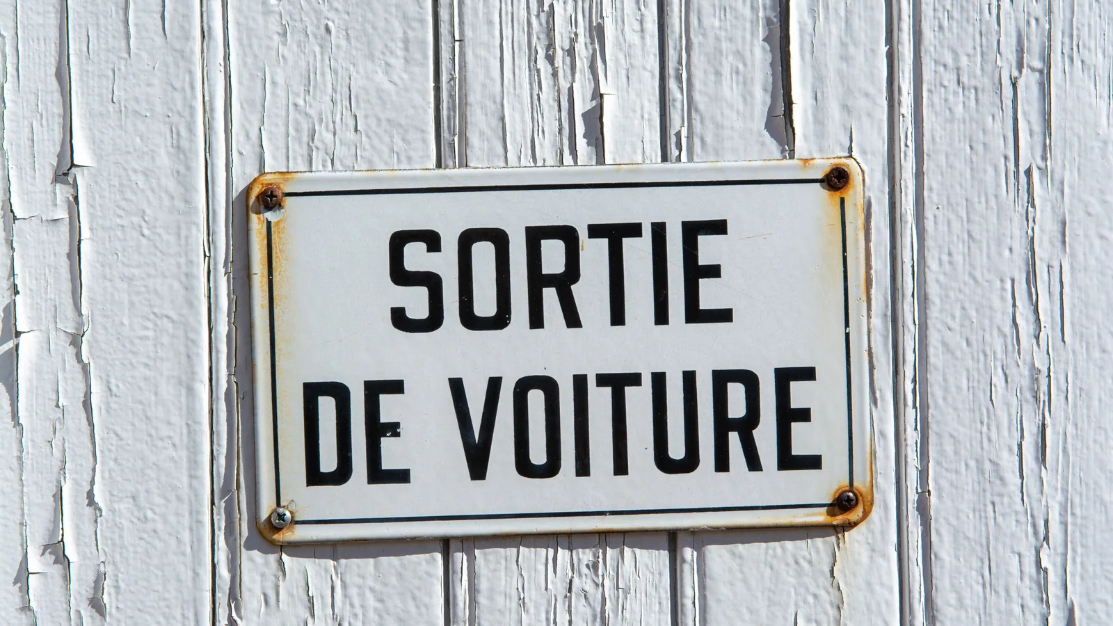 Autorisation de sortie du territoire : quand est-elle nécessaire pour un enfant ?